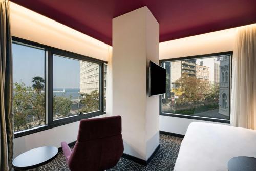 Televisyen dan/atau pusat hiburan di Park Inn by Radisson Izmir