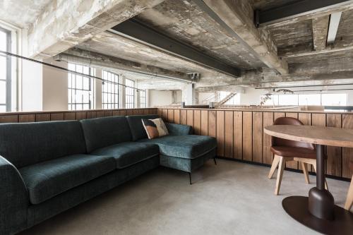 Χώρος καθιστικού στο Hotel de Timmerfabriek I Kloeg Collection