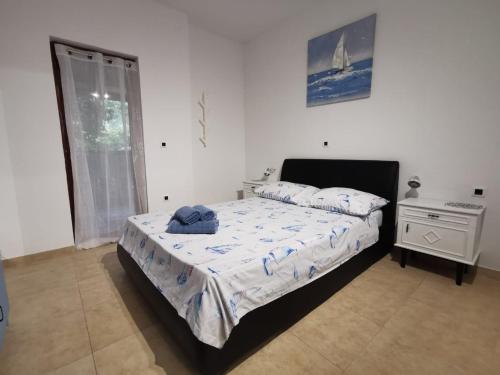 a bedroom with a bed and a desk and a window at Apartments K&D in Pula