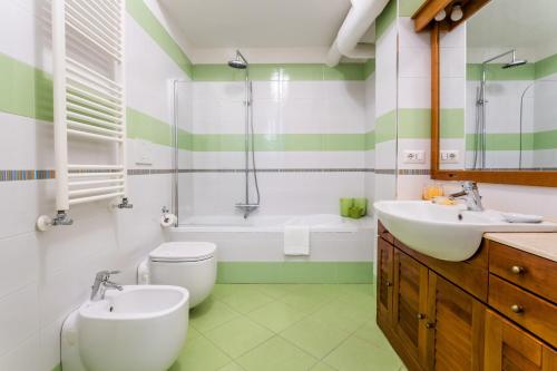 Enjoy your stay - Vatican Apt tesisinde bir banyo