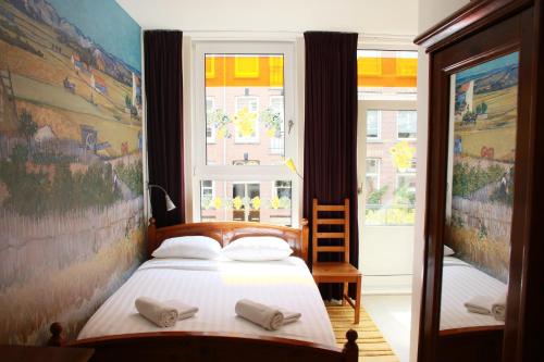 מיטה או מיטות בחדר ב-Bicycle Hotel Amsterdam