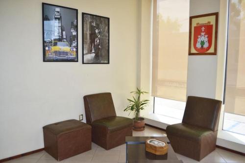 a waiting room with two chairs and a table at Hotel Argon in Dolores