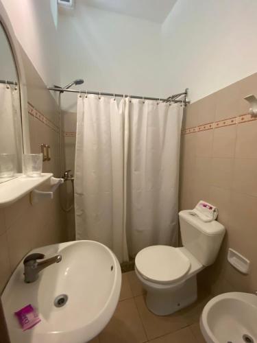 Koupelna v ubytování Hotel Argon