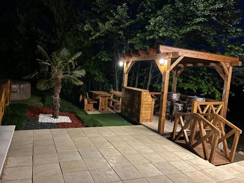 Jardin de l'établissement Apartmani Joka i Drvene kucice