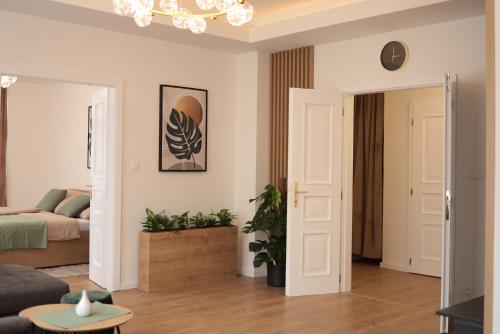 BEAUTIFUL AND STYLISH 2 BEDROOM APARTMENT in the City Center and in the Pedestrian Zone