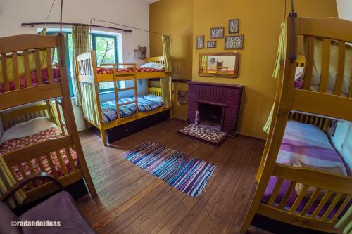 Ein Etagenbett oder Etagenbetten in einem Zimmer der Unterkunft Trip'n'Hostel