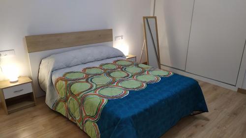 a bedroom with a large bed and two night stands at Atractivo apartamento en la playa con parking in Roquetas de Mar