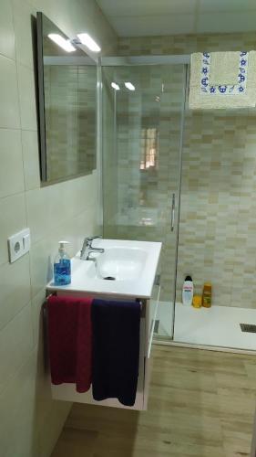 a bathroom with a white sink and a mirror at Atractivo apartamento en la playa con parking in Roquetas de Mar