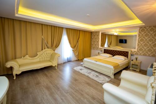 Postel nebo postele na pokoji v ubytování Grand Hotel Baroc