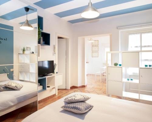 a bedroom with a blue and white ceiling at Sweet Home Pitti Verdelli in Crema
