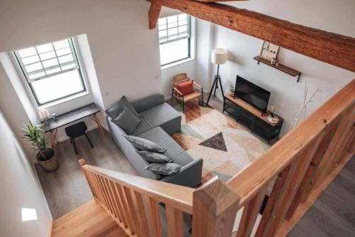 an overhead view of a living room with a couch at Casa d’Amélia in Leiria