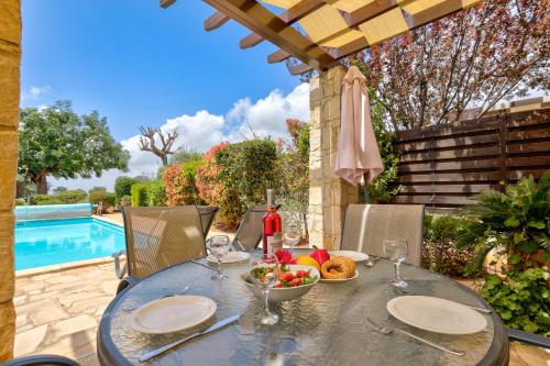 Kolam renang di atau dekat dengan 2 bedroom Villa Destu with private pool and golf views, Aphrodite Hills Resort