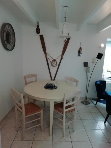 a white table and chairs in a room at ANCRE BLEU in Hillion