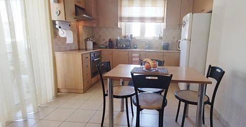 Una cocina o zona de cocina en Holiday & Business Furnished Apartments