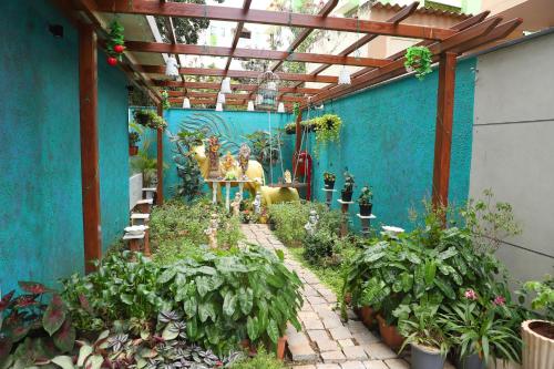 Ein Garten an der Unterkunft Waltair Abode