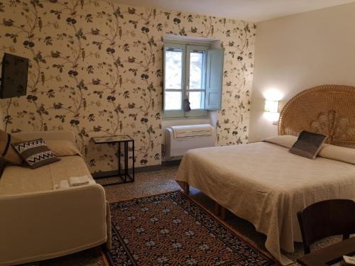 a bedroom with two beds and a window at Casa Pagiò in Bosa