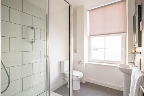 Un baño de The Norbreck Hotel by Compass Hospitality