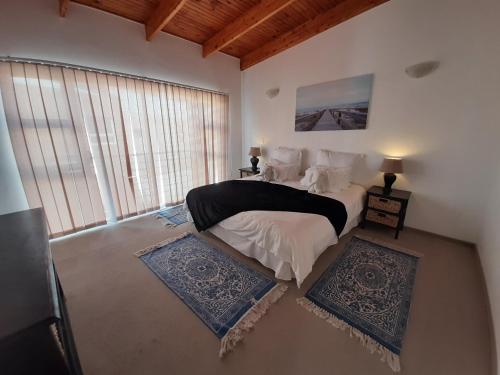 Ένα ή περισσότερα κρεβάτια σε δωμάτιο στο Swakopmund Waterfront D10 - min 2 nights
