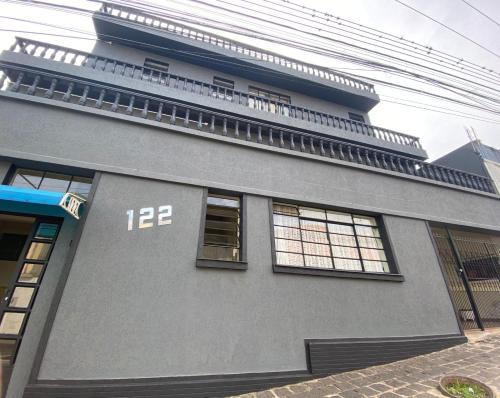 a building with the number on it at Hotel São José in Ponta Grossa