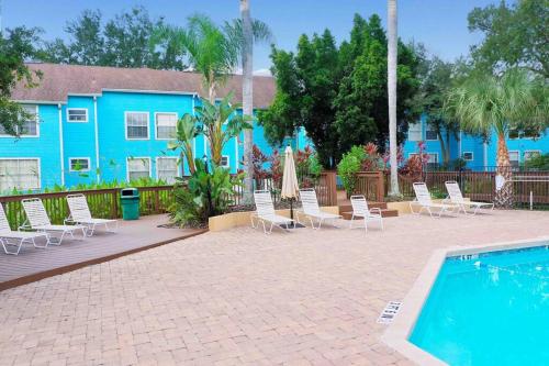 *Disney-15min away* Magical Mickey themed condo photo 10