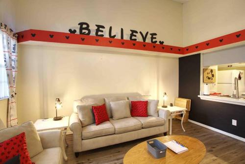 *Disney-15min away* Magical Mickey themed condo photo 12