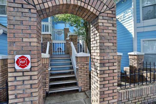 *Disney-15min away* Magical Mickey themed condo photo 15