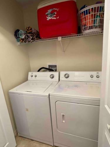 *Disney-15min away* Magical Mickey themed condo photo 17