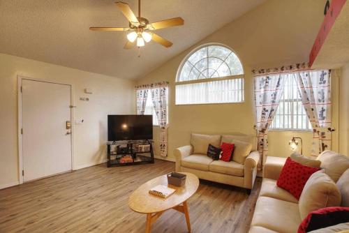 *Disney-15min away* Magical Mickey themed condo photo 27