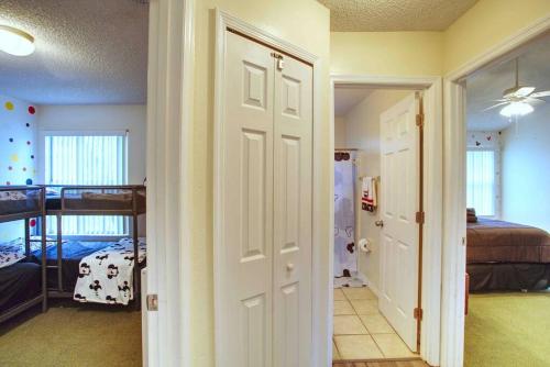*Disney-15min away* Magical Mickey themed condo photo 30