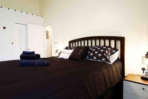 *Disney-15min away* Magical Mickey themed condo photo 38