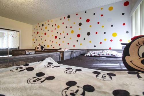 *Disney-15min away* Magical Mickey themed condo photo 43