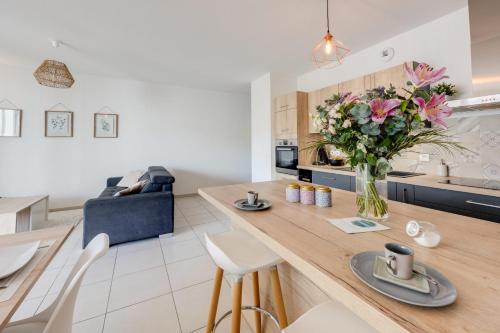 Η κουζίνα ή μικρή κουζίνα στο Au fil du Thiou - 2 bedrooms - Parking