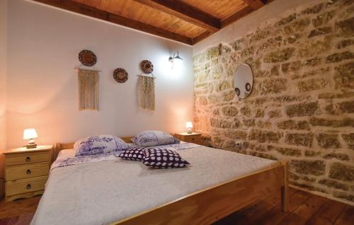 Postel nebo postele na pokoji v ubytování Stone villa Pietra with pool