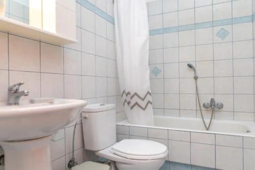 George's apartment economy photo 3