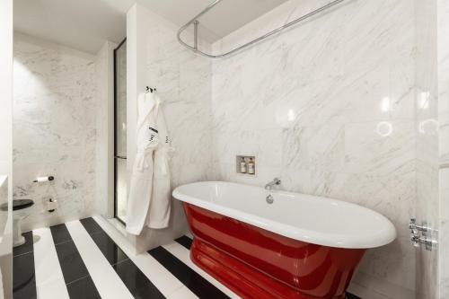 Ένα μπάνιο στο The Editory Boulevard Aliados Hotel - Preferred Hotels