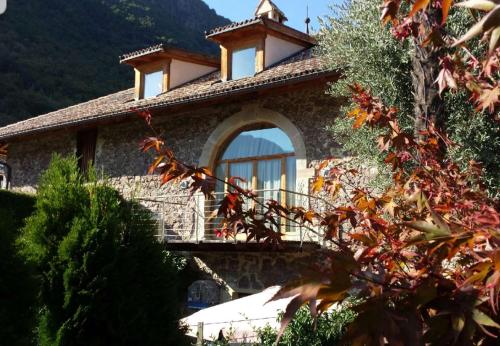 a small stone building with a window on it at Ansitz Strengherrnhof in Caldaro
