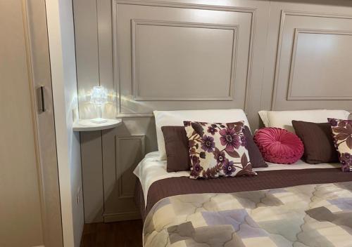 a bedroom with a bed with pillows on it at B&B Villa del Sole Relais in Agrigento