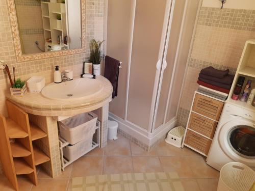 Et badeværelse på Apartment M&J - Valledoria - LA Muddizza - Free WI-FI