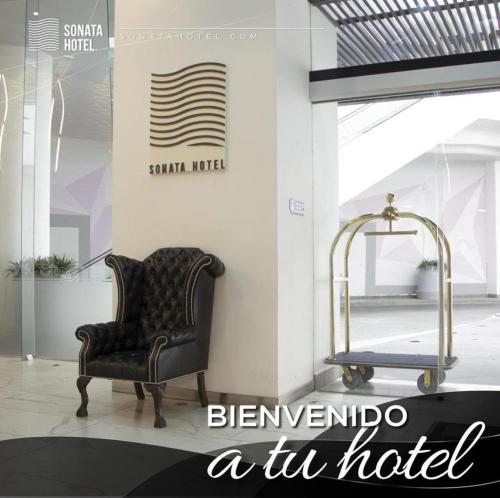 Ένα ή περισσότερα κρεβάτια σε δωμάτιο στο Sonata Hotel Puebla Angelópolis Distrito Sonata
