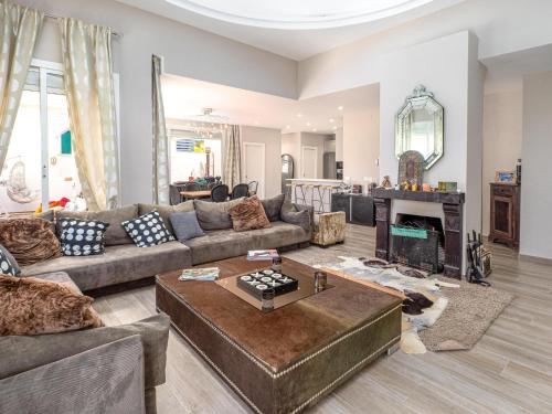 Posezení v ubytování Andalusian Delight Family Villa with 3 bedrooms with Amazing mountains Views