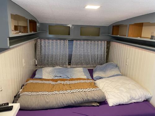 Postel nebo postele na pokoji v ubytování Bungalow Kummerower see