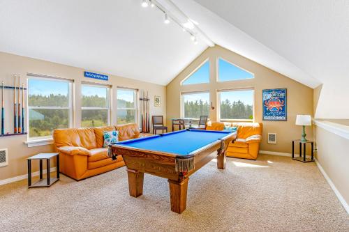 a living room with a pool table in it at Wind 'N Sails in Pacific City
