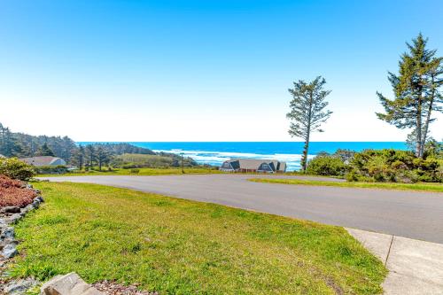 a road with a view of the ocean at Wind 'N Sails in Pacific City