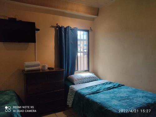 Säng eller sängar i ett rum på Hostal Boquete