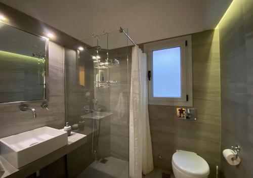 Sunny Apartment (90m2) in Athens center