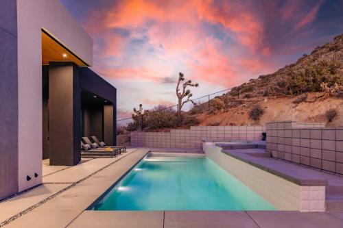 Modern 3 Bed Joshua Tree Retreat with Pool & Gym- 3 night minimum stay
