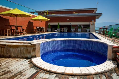 Kolam renang di atau dekat dengan LATAM HOTEL Plaza Pradera Quetzaltenango
