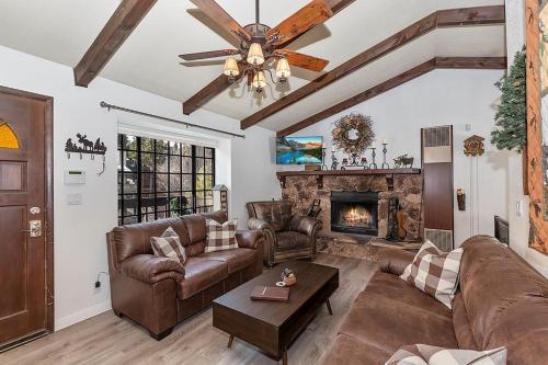 Gallery image of 027 - Gold Mountain Getaway in Big Bear City