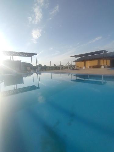 a pool of water with a building in the background at Cachoeira do Alemão - Recanto dos Arcos in Balsa Nova