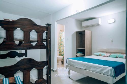 a bedroom with a bunk bed and a bathroom at Neos Hotel Cartagena in Cartagena de Indias